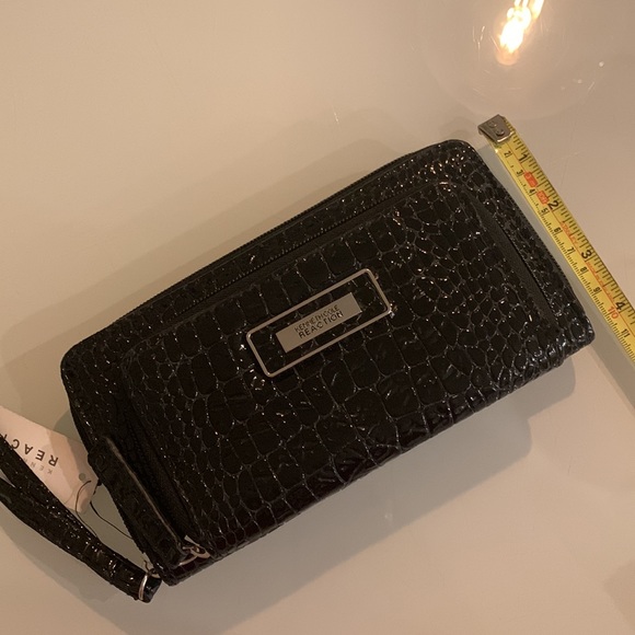 Kenneth Cole Reaction wristlet - Picture 2 of 7